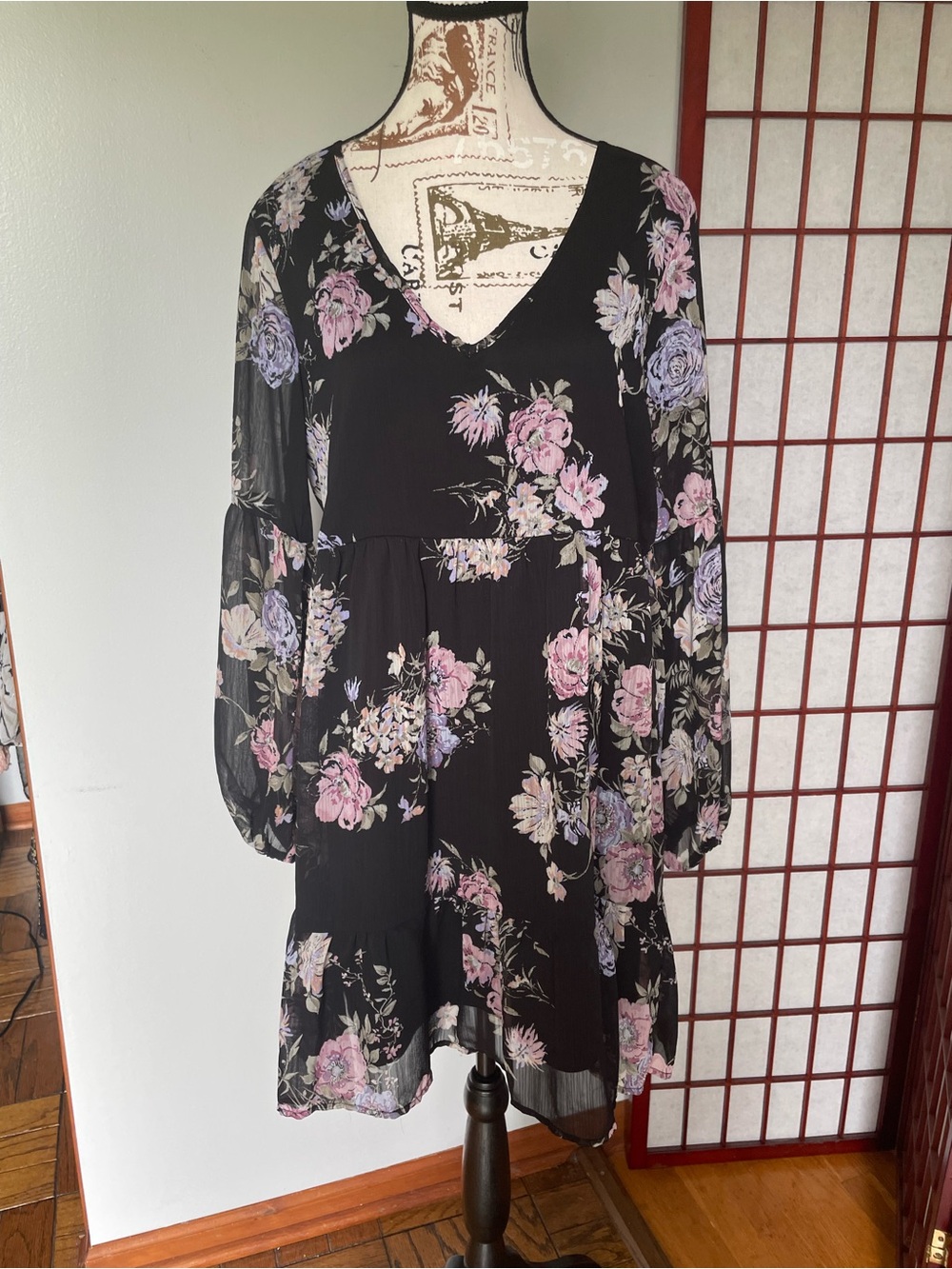 Rewind Black Floral V-Neck Long Sleeve Dress, Size L